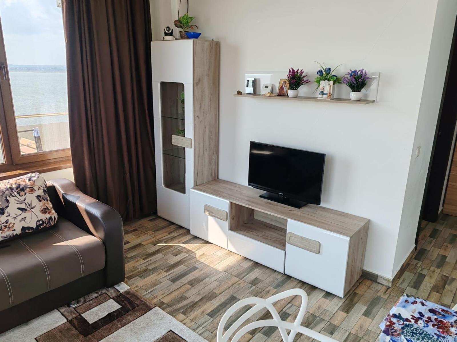 Summerland 44 * Mamaia